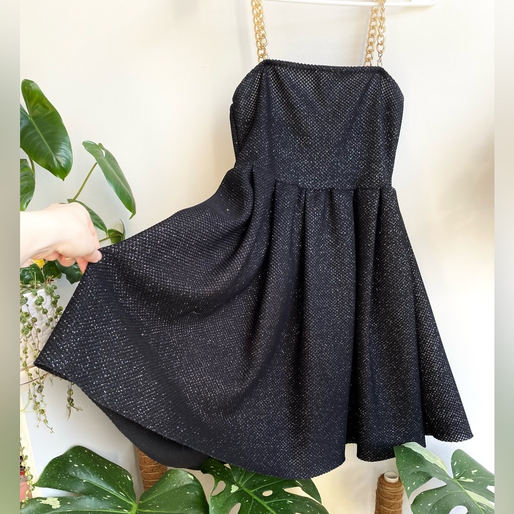 Elegant Black Sparkly Dress with Gold Strap Chains